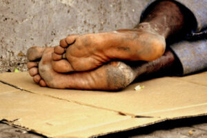 População em situação de rua em Goiânia recebe atendimento jurídico nesta quarta