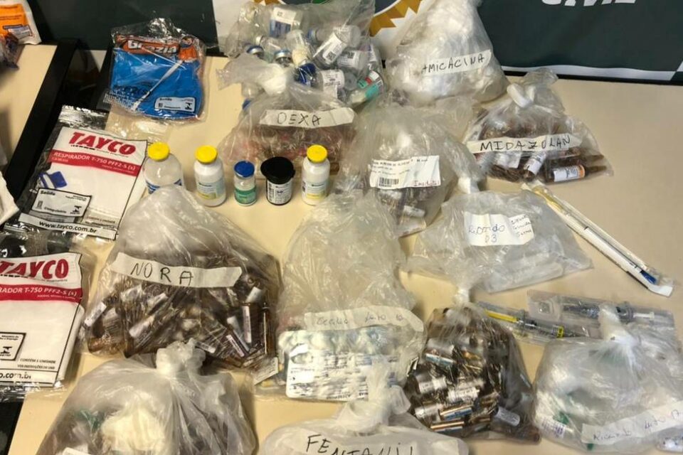 Técnica de enfermagem é presa por desvio de medicamentos para intubação, no Rio