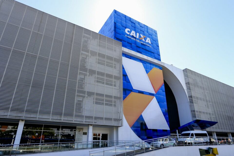 Concurso da Caixa: inscrições se encerram nesta segunda (25); veja como concorrer Há oportunidades para nível médio e nível superior