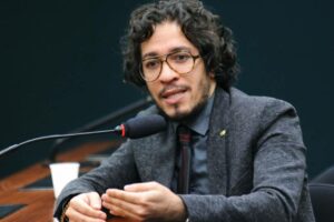 EX-deputado federal Jean Wyllys anuncia saída do PSOL e filiação ao PT