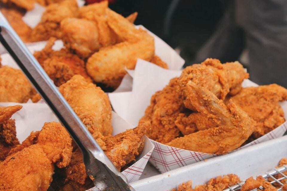 frango-frito-no-balde-em-goiania-capa