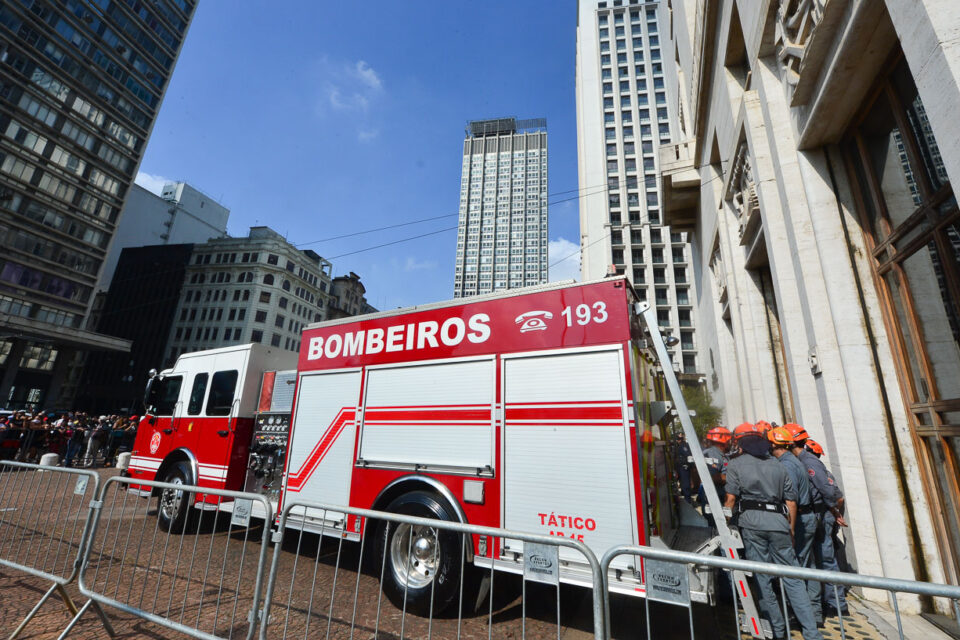 Corpo de Bruno Covas é enterrado em Santos (Foto: Francisco Cepeda/AgNews)