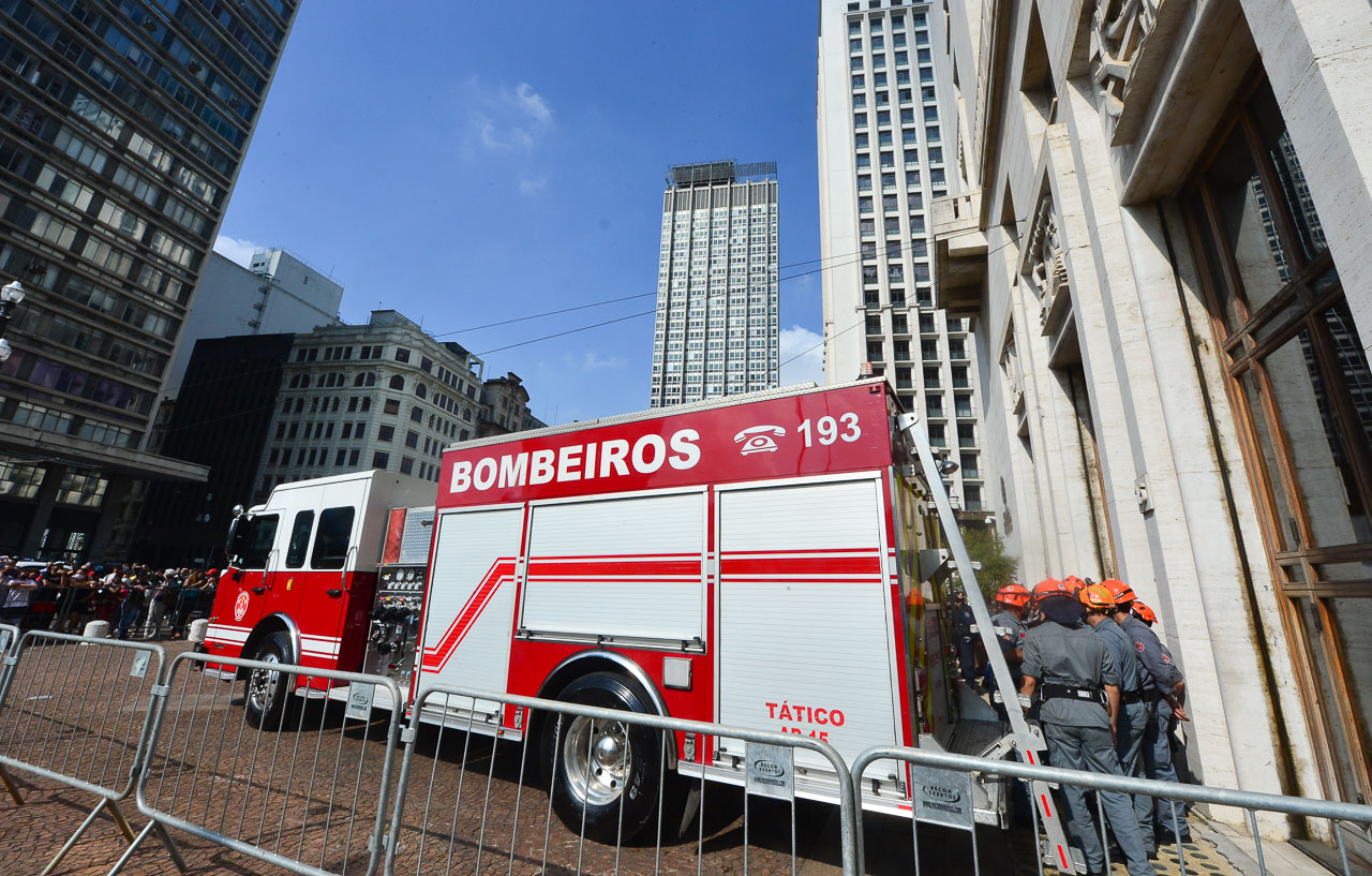 Corpo de Bruno Covas é enterrado em Santos (Foto: Francisco Cepeda/AgNews)