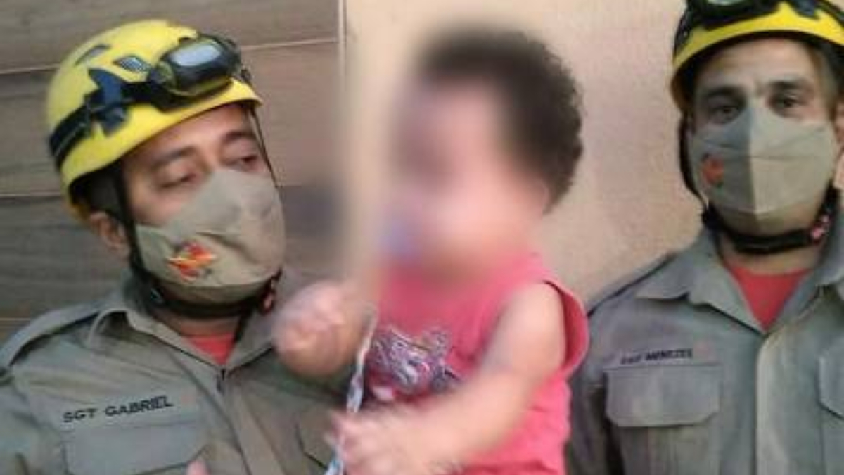 Bombeiros socorrem criança que prendeu a cabeça em panela de pressão, em Anápolis