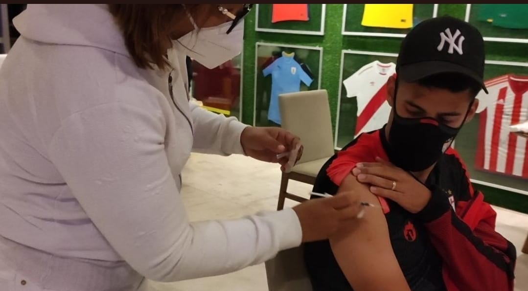 Atlético Goianiense se vacina contra covid-19 / Reprodução: Twitter @ACGOficial