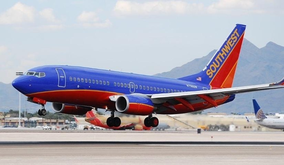 Piloto é condenado após ser flagrado assistindo pornografia durante voo nos EUA