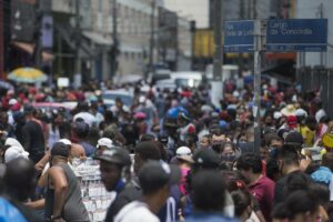 3ª onda da Covid pode resultar em mais de 750 mil mortes até o fim de agosto, diz estudo