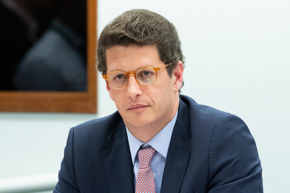 De contrabando de madeira à corrupção: entenda as suspeitas contra Ricardo Salles