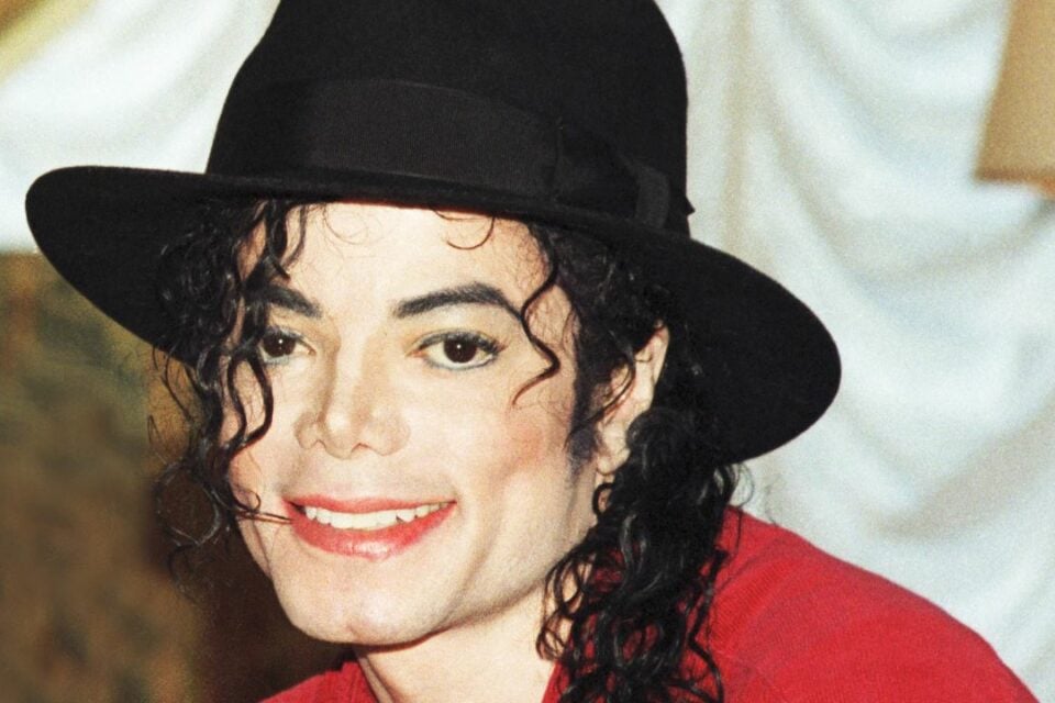 Supostas vítimas de abuso de Michael Jackson pedem US$ 200 mi de indenização Advogado diz que família está tentando extorquir espólio