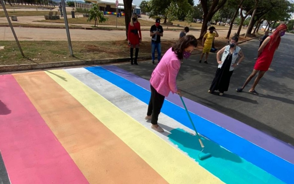 Justiça permite faixa de arco-íris, em Goiânia, durante o mês de maio