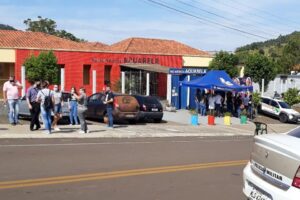 O jovem de 18 anos suspeito de atacar uma creche no município de Saudades, a 446 km de Florianópolis (SC), continua internado Após deixar UTI, suspeito de atacar creche em SC segue estável