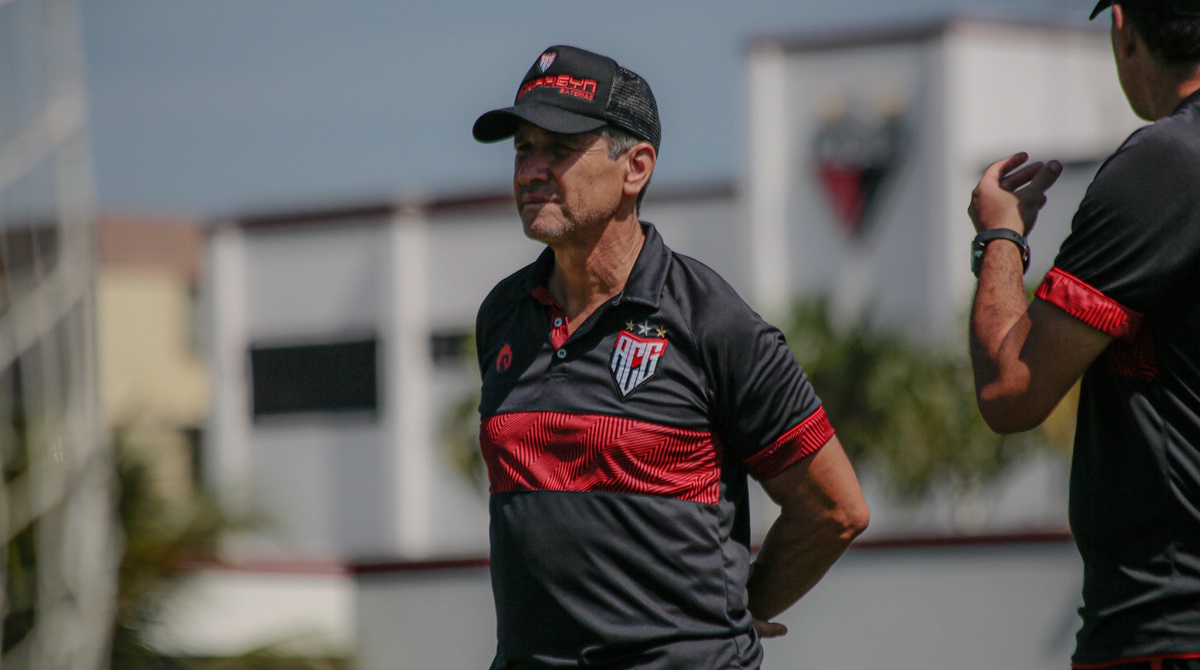 Jorginho em treinamento no Atlético Goianiense