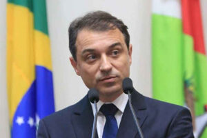 Governador de SC enfrenta julgamento de 2º processo de impeachment