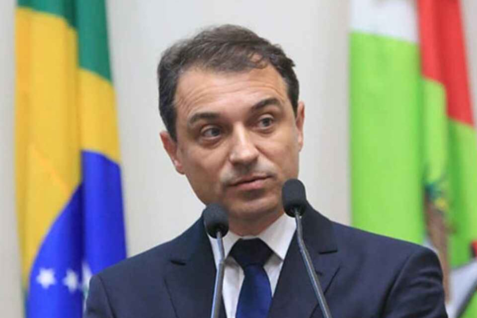 Governador de SC enfrenta julgamento de 2º processo de impeachment