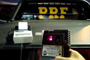 Preso caminhoneiro que estava conduzindo um caminhão sob efeito de álcool, em Luziânia, com embriaguez 4 vezes maior que o permitido