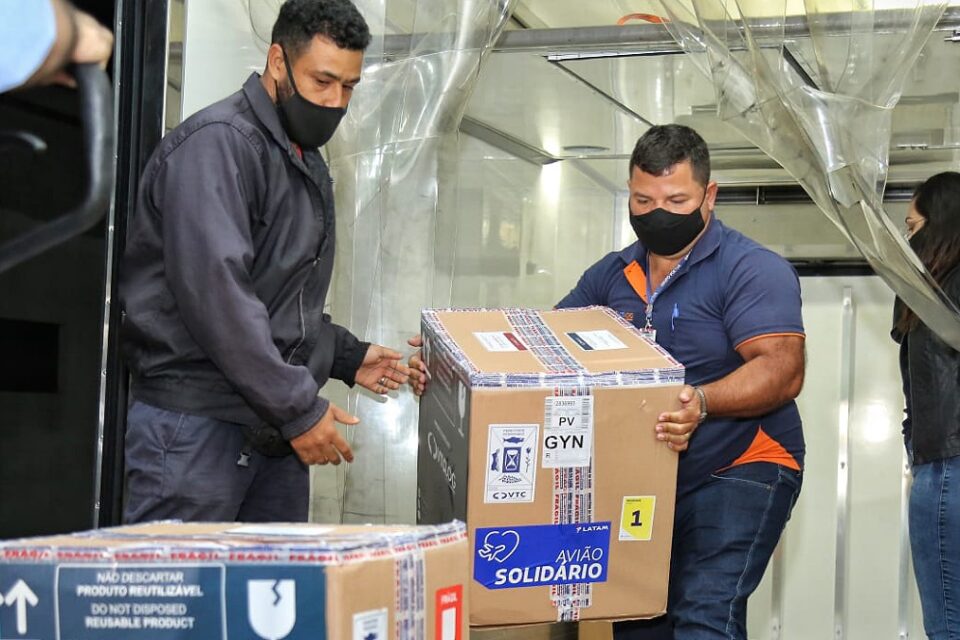 Chegada do 3º lote da vacina da Pfizer em Goiânia