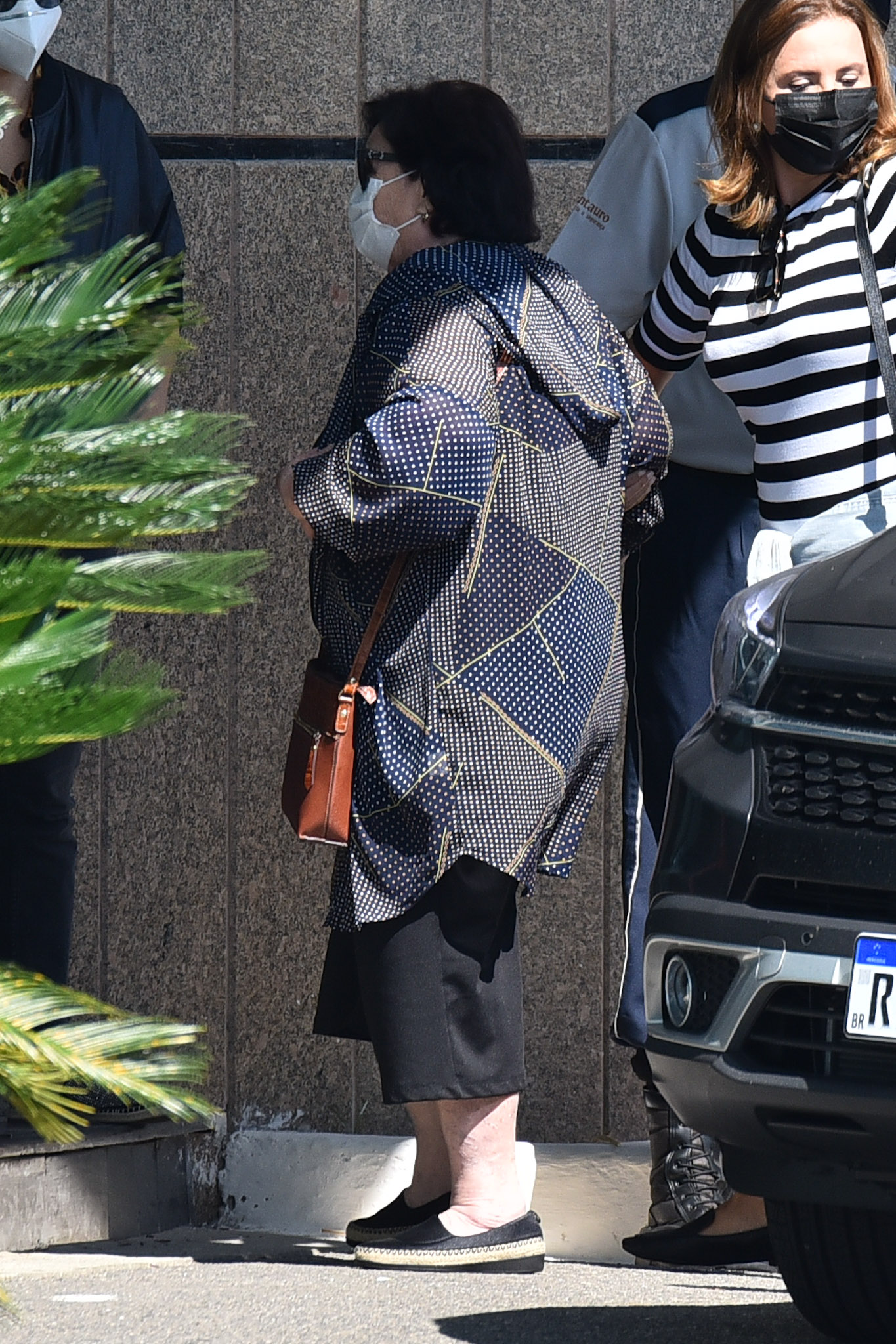 Paulo Gustavo é velado em cerimônia restrita a familiares e amigos; fotos