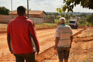 Obras de pavimentação asfáltica em Aparecida (Foto: Claudivino Antunes/SecomAparecida)