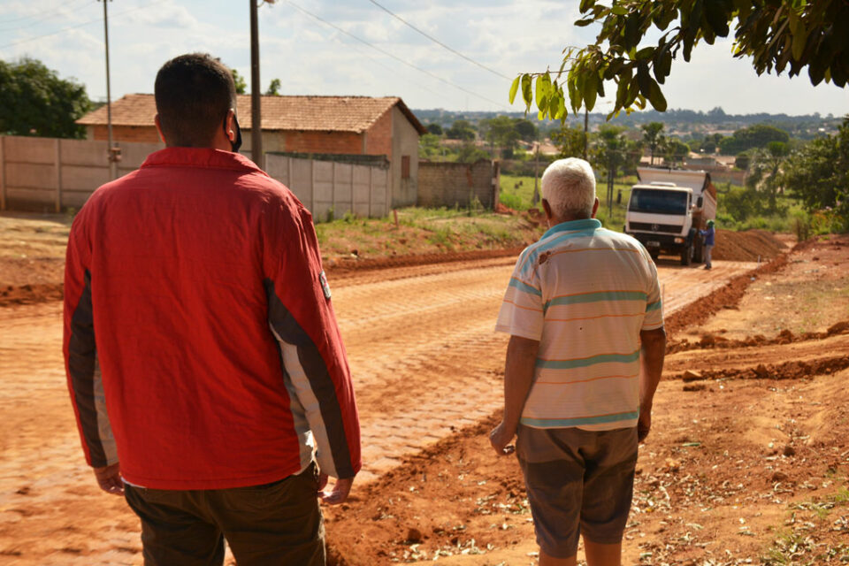 Obras de pavimentação asfáltica em Aparecida (Foto: Claudivino Antunes/SecomAparecida)