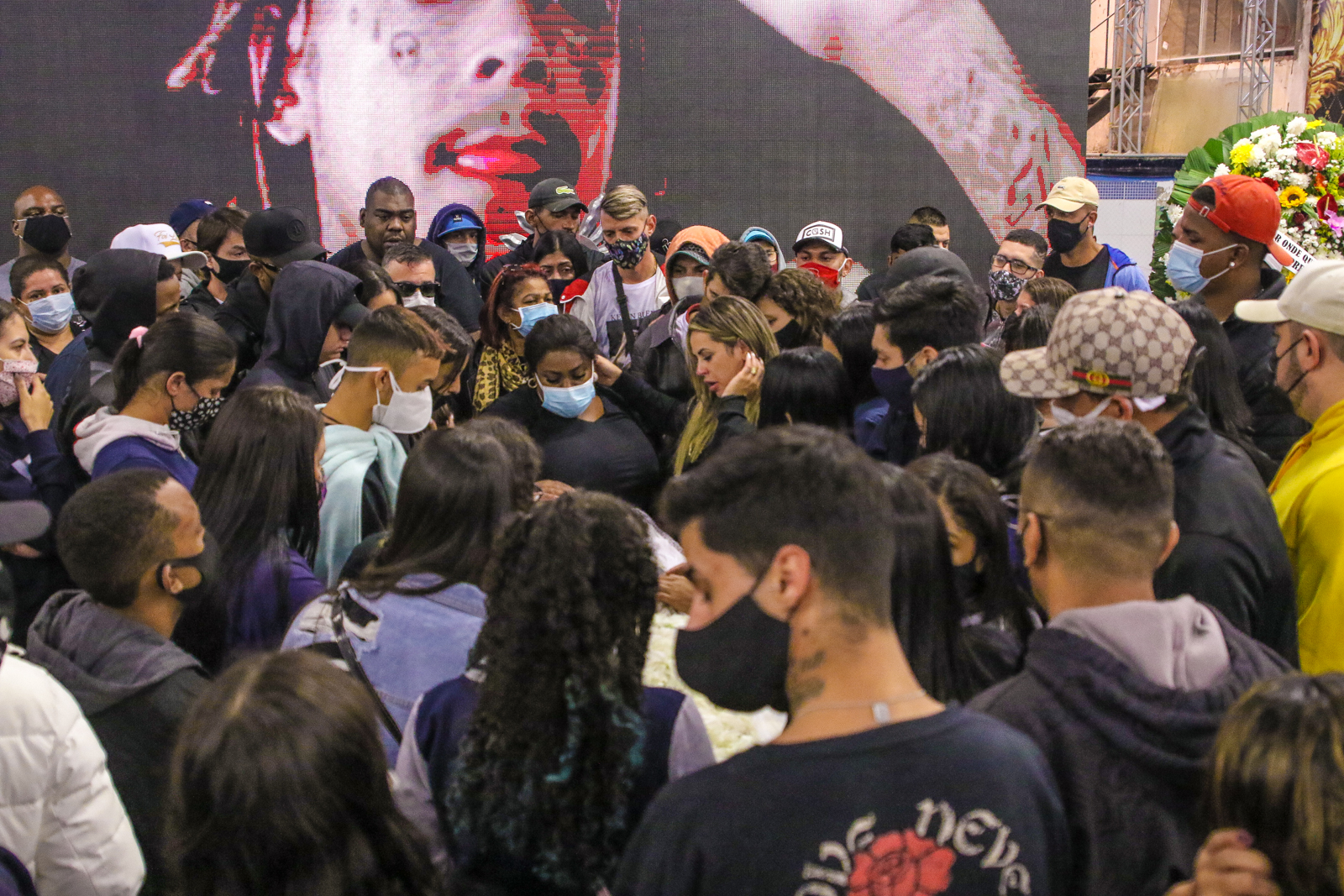 Jojo Todynho comparece ao velório de Mc Kevin; fotos