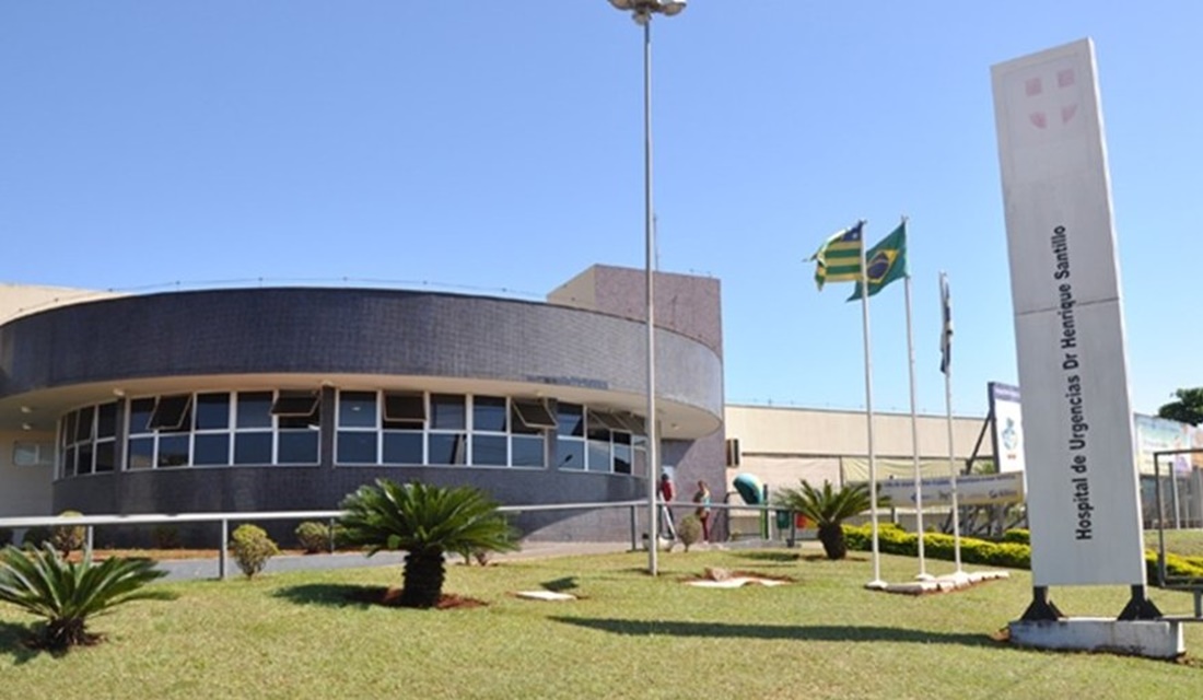 Carro cai em cima de idoso enquanto ele consertava veículo, em Anápolis