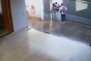 Criança nota assalto em casa durante aula online e professor aciona polícia em SP
