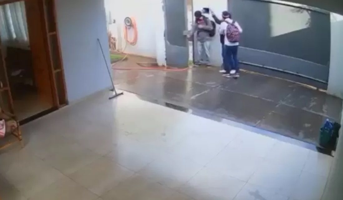 Criança nota assalto em casa durante aula online e professor aciona polícia em SP