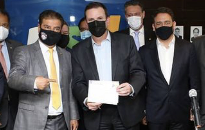 Prefeito do Rio de Janeiro, Eduardo Paes, após assinar filiação ao PSD (Foto: Twitter)