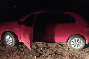 Dois homens entraram em confronto com a Polícia, na cidade de Anápolis. Um dos suspeitos ficou ferido e morreu e outro fugiu.