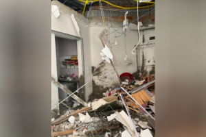 Detrito de obra cai e derruba telhado de loja no Setor Marista, em Goiânia