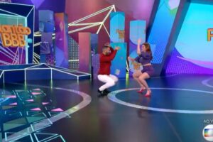 Gil e Ana Clara, ex BBBs, dançam 'Tchaki Tchaki' no plantão BBB