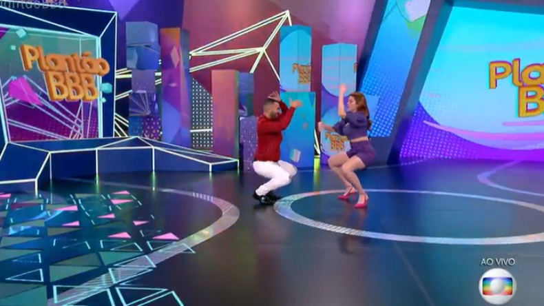 Gil e Ana Clara, ex BBBs, dançam 'Tchaki Tchaki' no plantão BBB