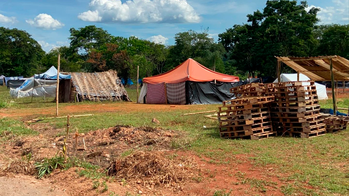 Liminar suspende retirada de 140 famílias de uma ocupação em Terezópolis