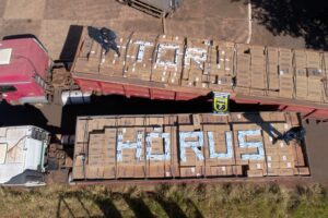 Uma operação conjunta entre a Polícia Militar de Goiás e do Mato Grosso do Sul apreendeu cigarros contrabandeados avaliados em R$ 4 milhões. (Foto: divulgação/PM-MS)