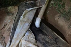 Menina de 4 anos cai em fossa do quintal de casa e morre, em Doverlândia