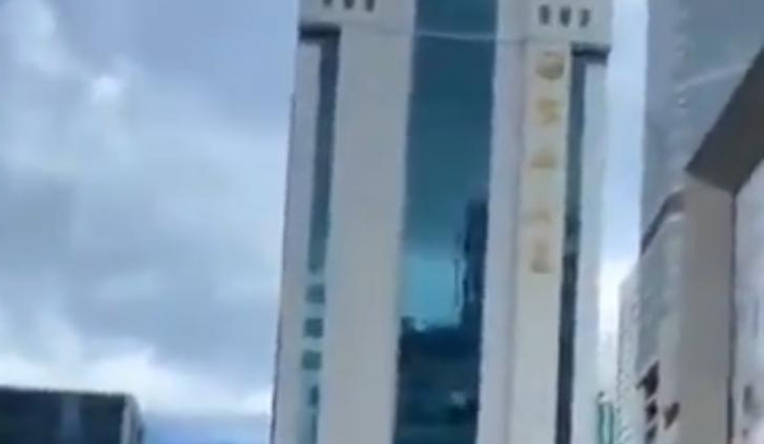 Prédio de 79 andares balança sem explicações e causa pânico na China; veja