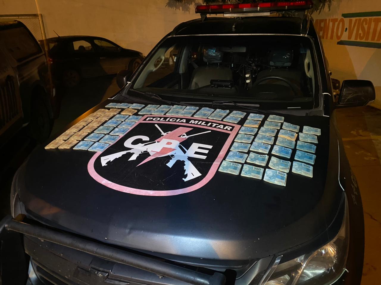 Dinheiro apreendido (Foto: divulgação/PM)