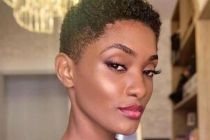 Erika Januza ganha processo contra mulher que cobrava R$ 100 mil por dano moral