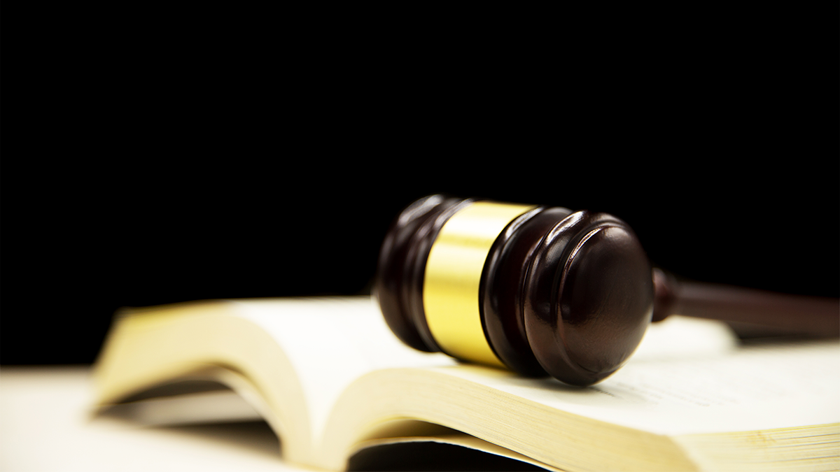 Maioria dos cursos de direito não aprova nem 30% dos alunos na OAB (Foto: Reprodução/Freepik)