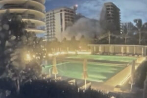 Momento em que um prédio desaba parcialmente na Flórida (Foto: Reprodução)