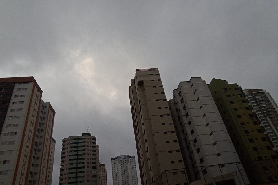 Goiânia amanhace com sol encoberto
