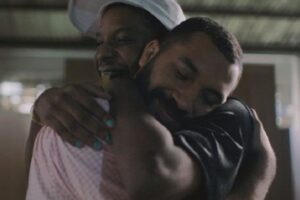 Campanha com Gil e Lucas mostra casais LGBT saindo do armário Gil do Vigor e Lucas Penteado estrelam campanha do Dia dos Namorados