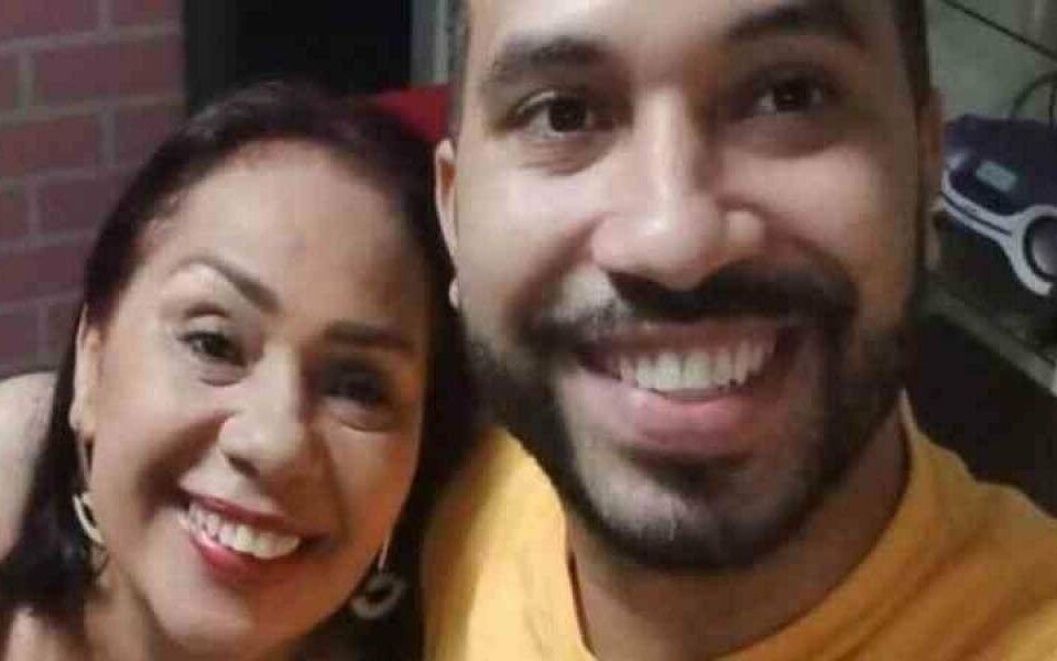 Mãe de Gil do Vigor revela em livro que se prostituiu para sustentar família