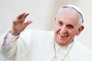 Vaticano diz que "há melhora gradual" no quadro de papa Francisco