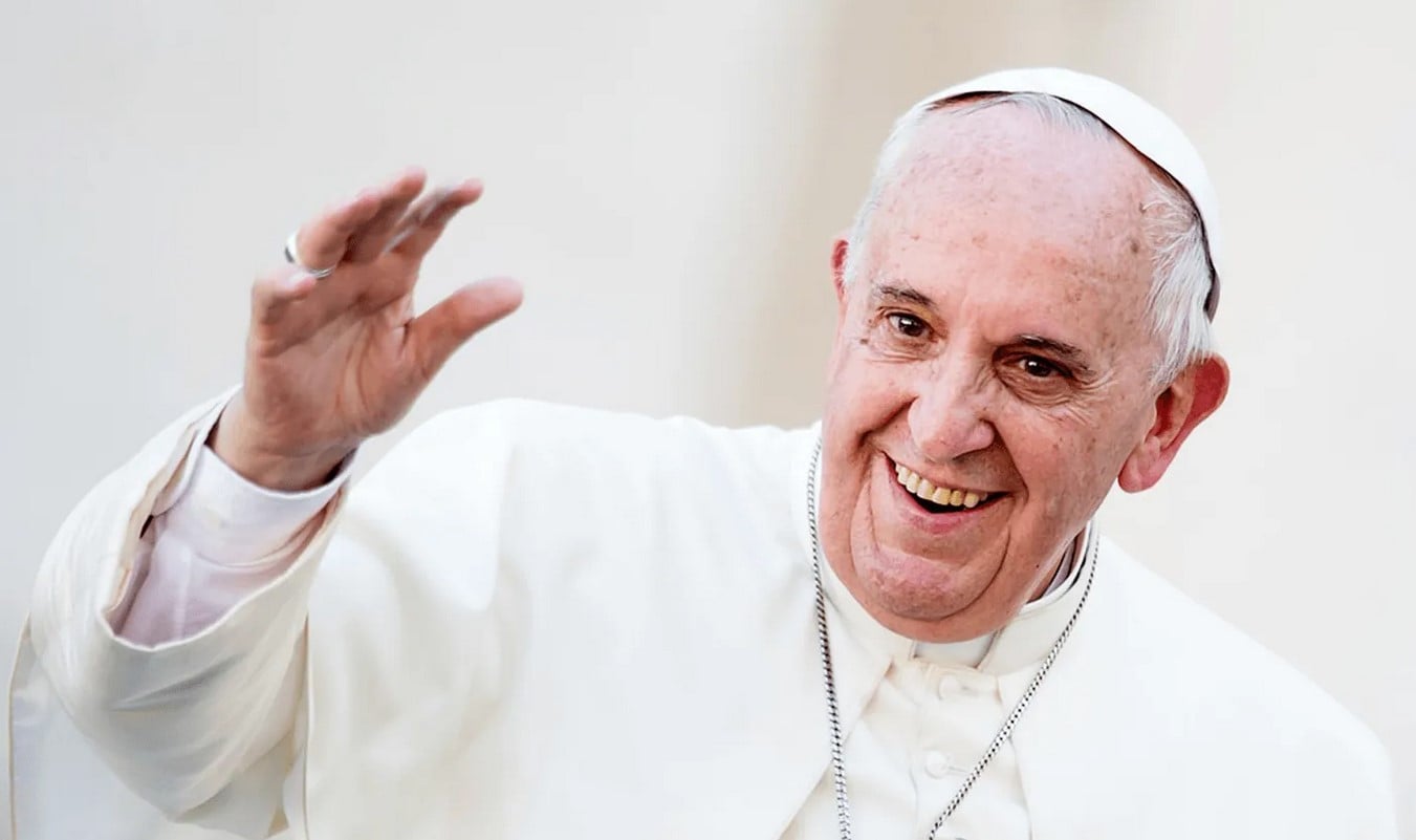 Vaticano diz que "há melhora gradual" no quadro de papa Francisco