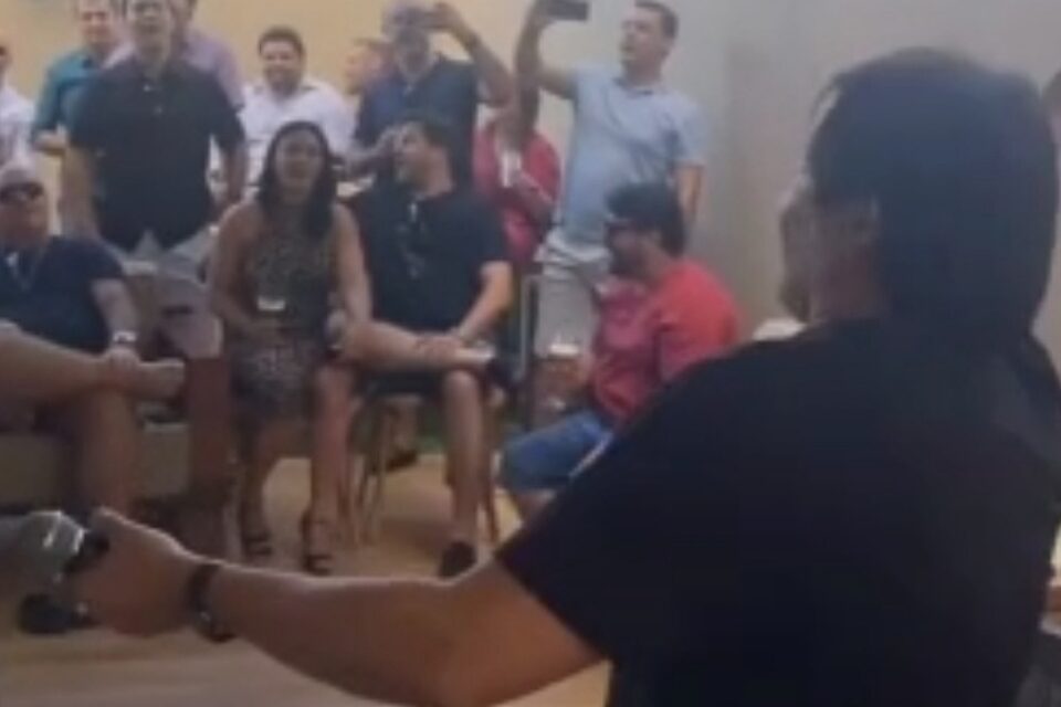 Trecho do vídeo com aglomeração dos prefeitos de Cachoeira Alta e Caçu