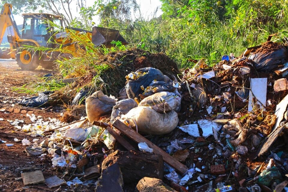 Limpeza no no Jardim Maria Inês em Aparecida