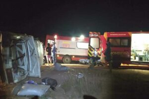 O motorista de um carro morreu depois que o veículo que ele dirigia capotou na GO-116, em Formosa, na região do Entorno do Distrito Federal. (Foto: divulgação/Corpo de Bombeiros)