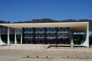 Partidos entram acionam STF contra MP que limita remoção de perfis das redes sociais