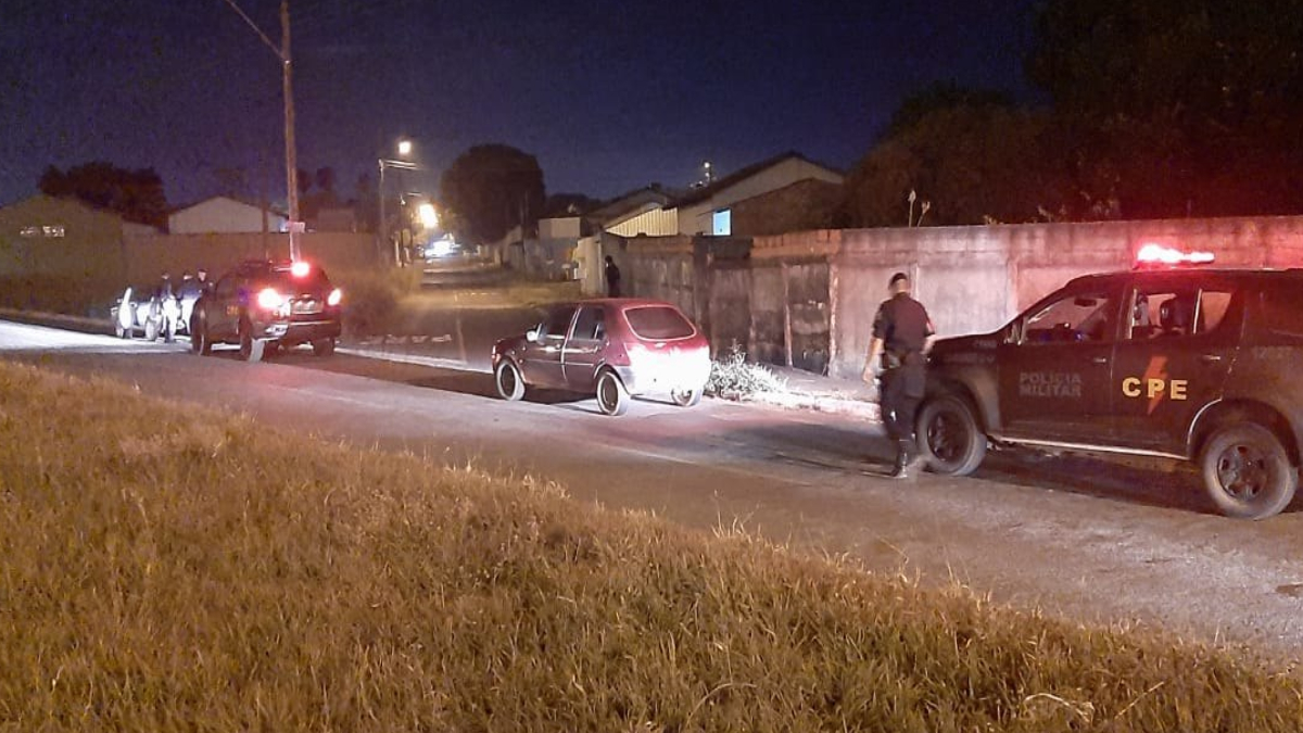 Preso suspeito de furtar dois carros, em Aparecida de Goiânia. Homem havia saído da prisão há 48 horas, usando tornozeleira eletrônica